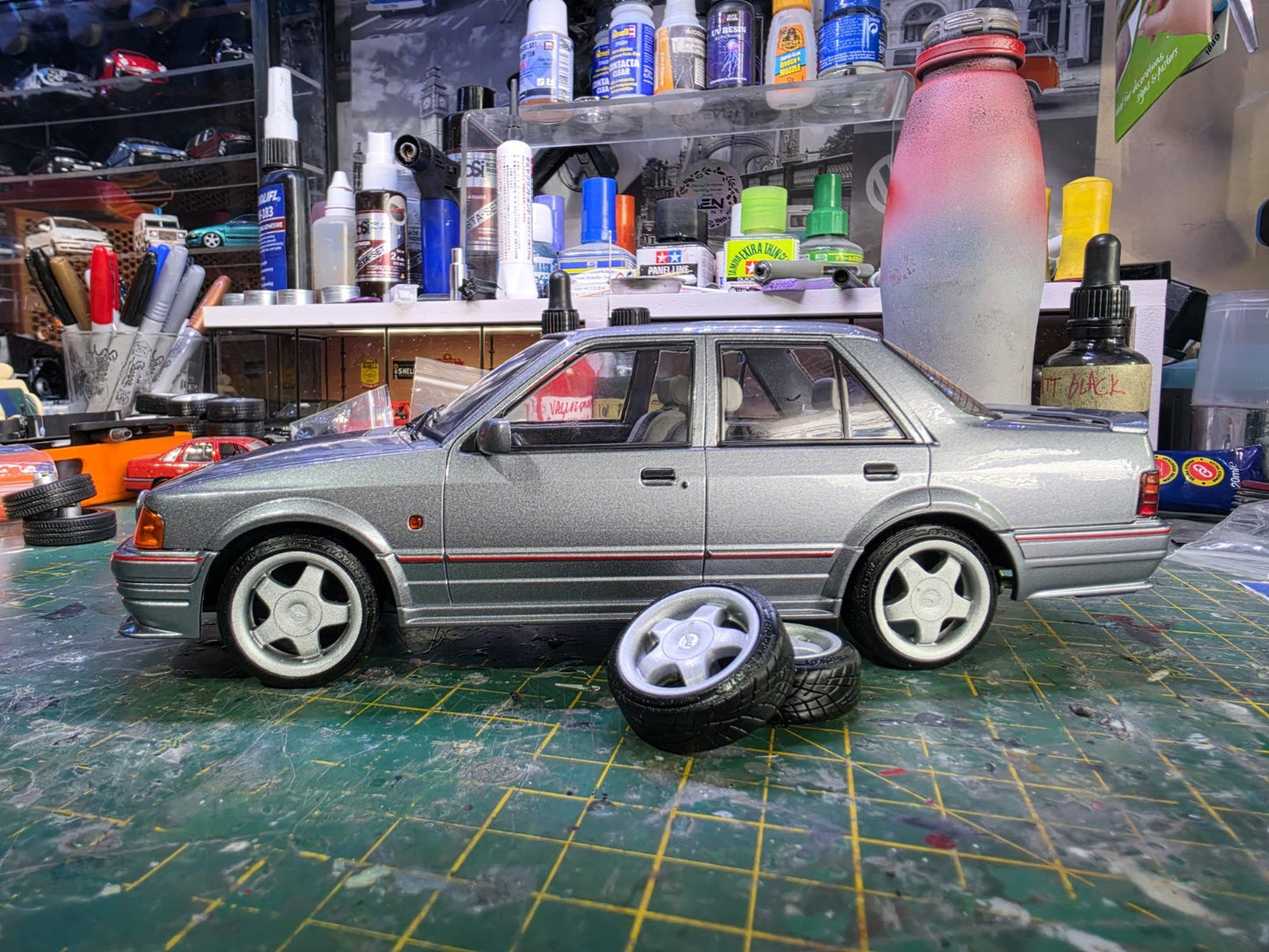 1/18 scale AEZ 5 Spoke Wheels Pre-painted RUBBER Tyres & MCG OTTO HUBS