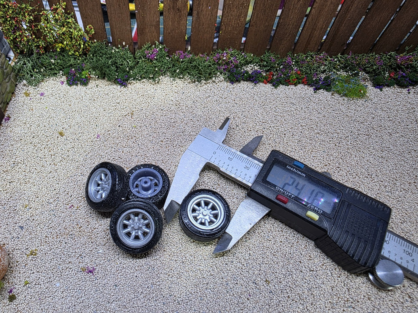 1/24 scale Superlites with Rubber Tyres painted Set