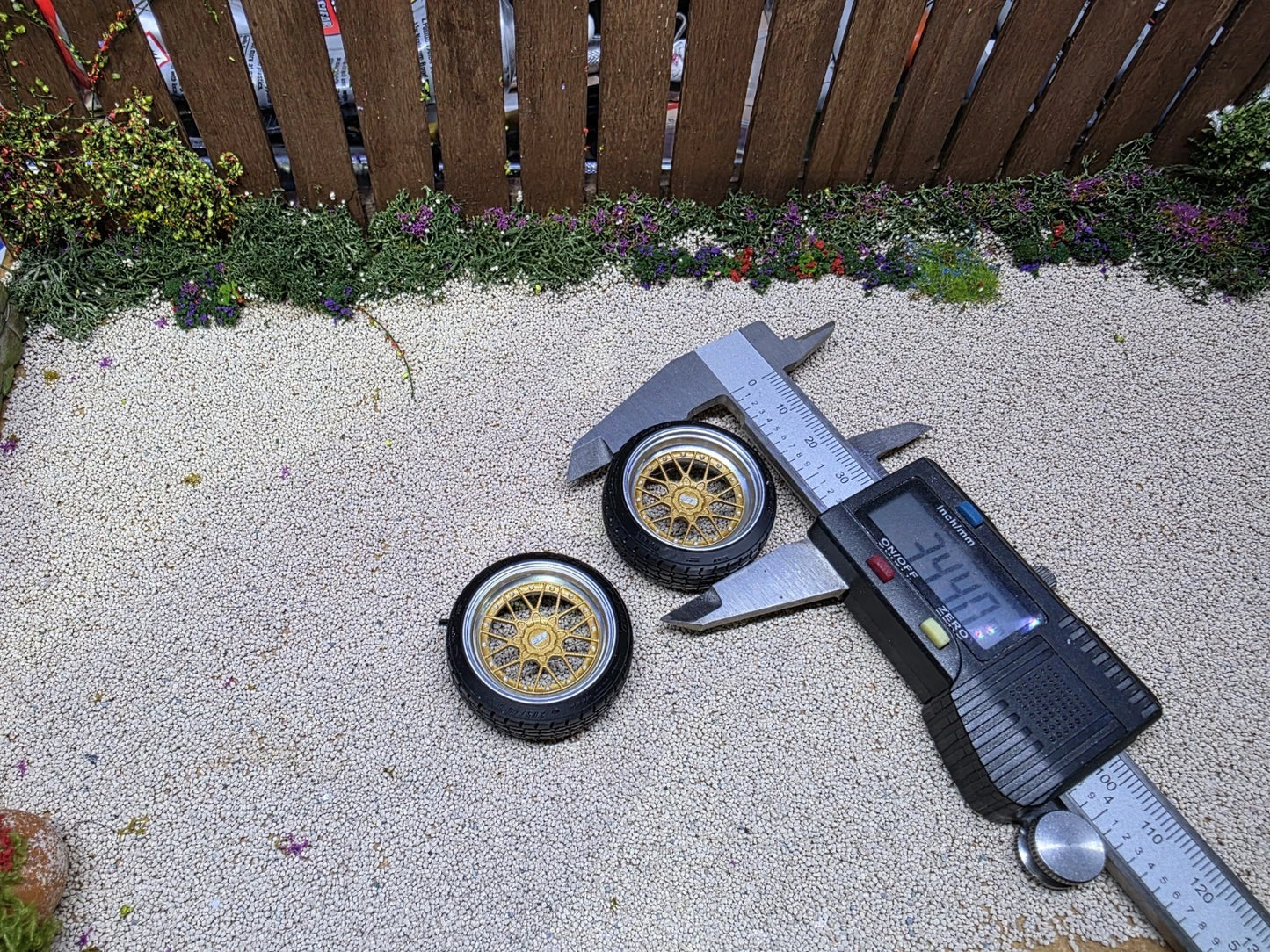 1/18 scale 18" BBS RS2 with STRETCHED Tyres PRE-PAINTED GOLD