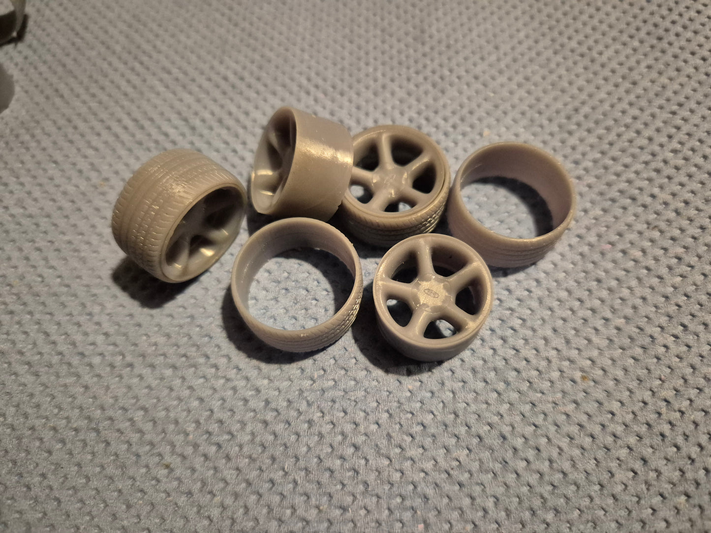 18" Cosworth 1/24 Scale alloys low profile tyres