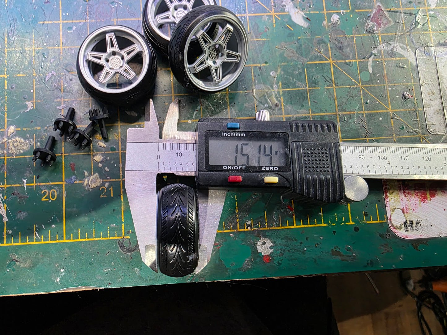 1/18 Power Wheel MS013 Silver with Stretched Tyres