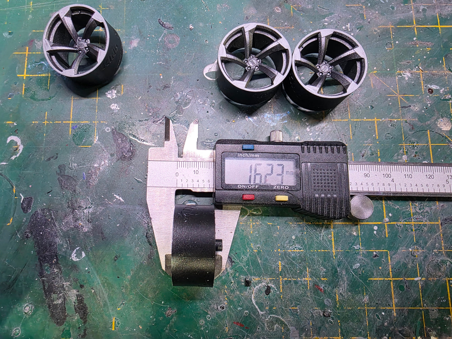 1/18 Black Edition style