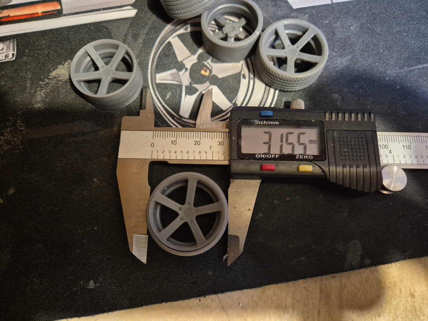 20" Cades Apollo 1/18 scale with low profile tyres