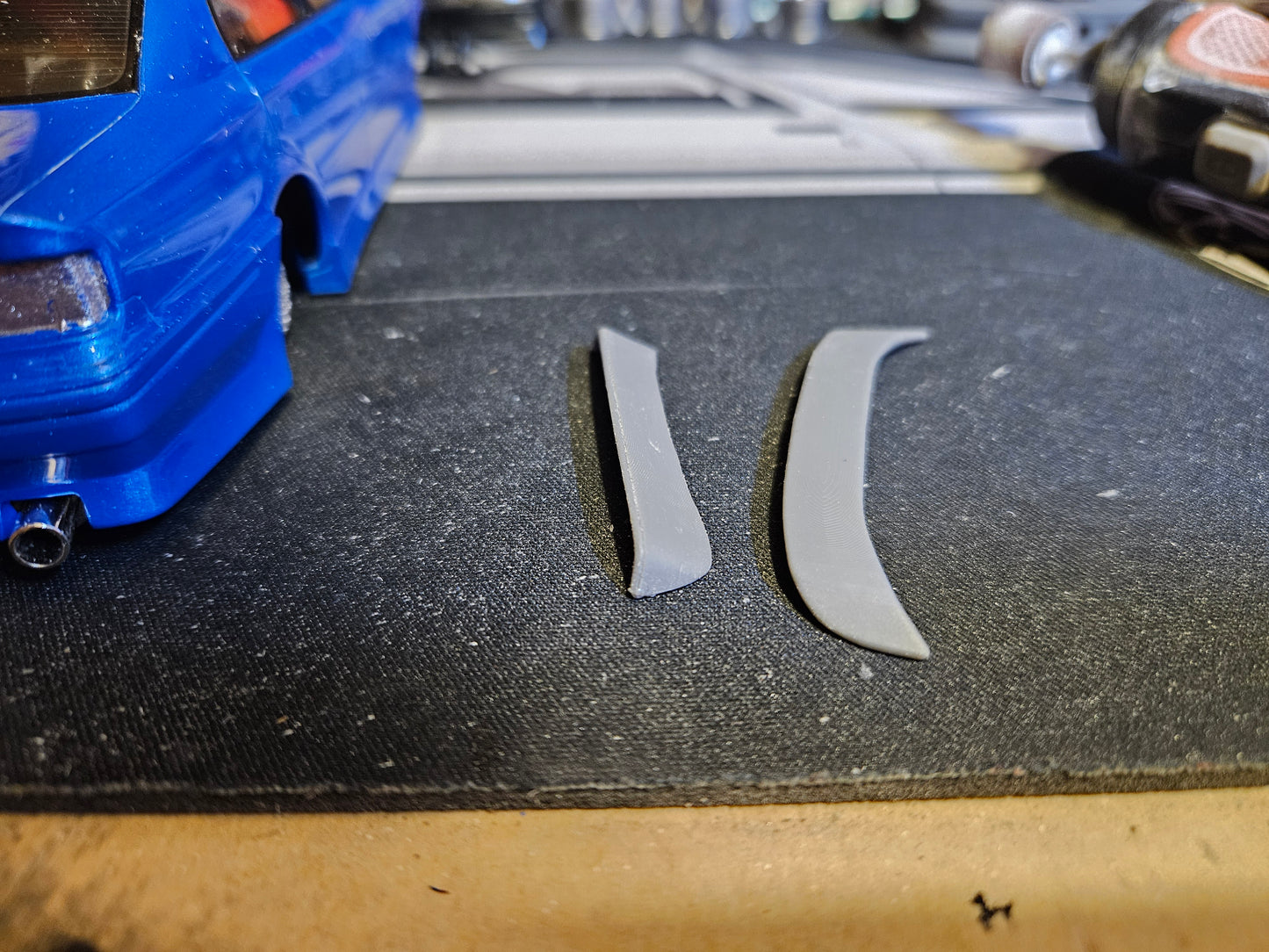 Aoshima Toyota Chaser JZX100 rear spoilers 1.24 scale