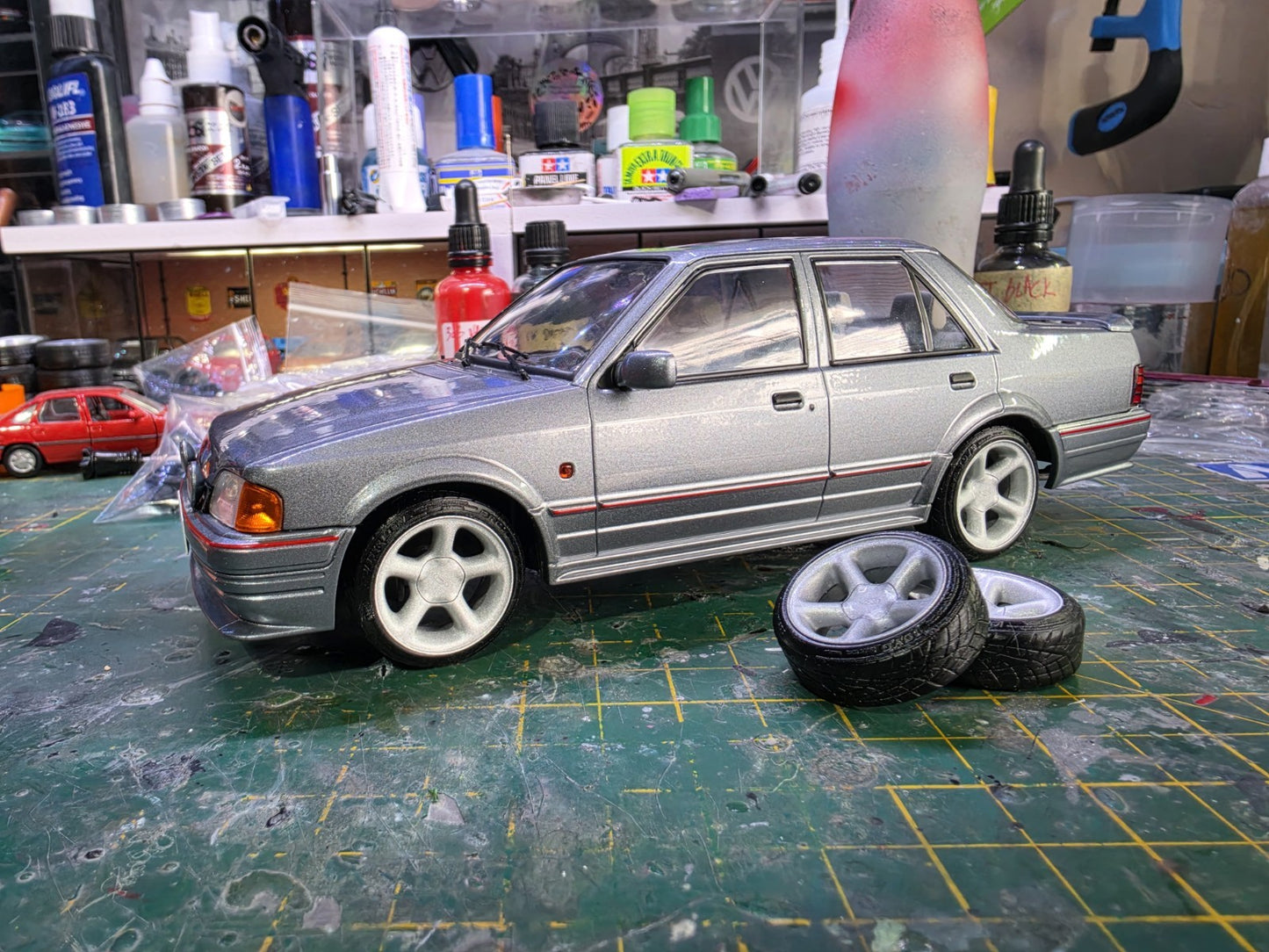 1/18 scale Ford Cosworth Wheels Pre-painted RUBBER Tyres & MCG OTTO HUBS