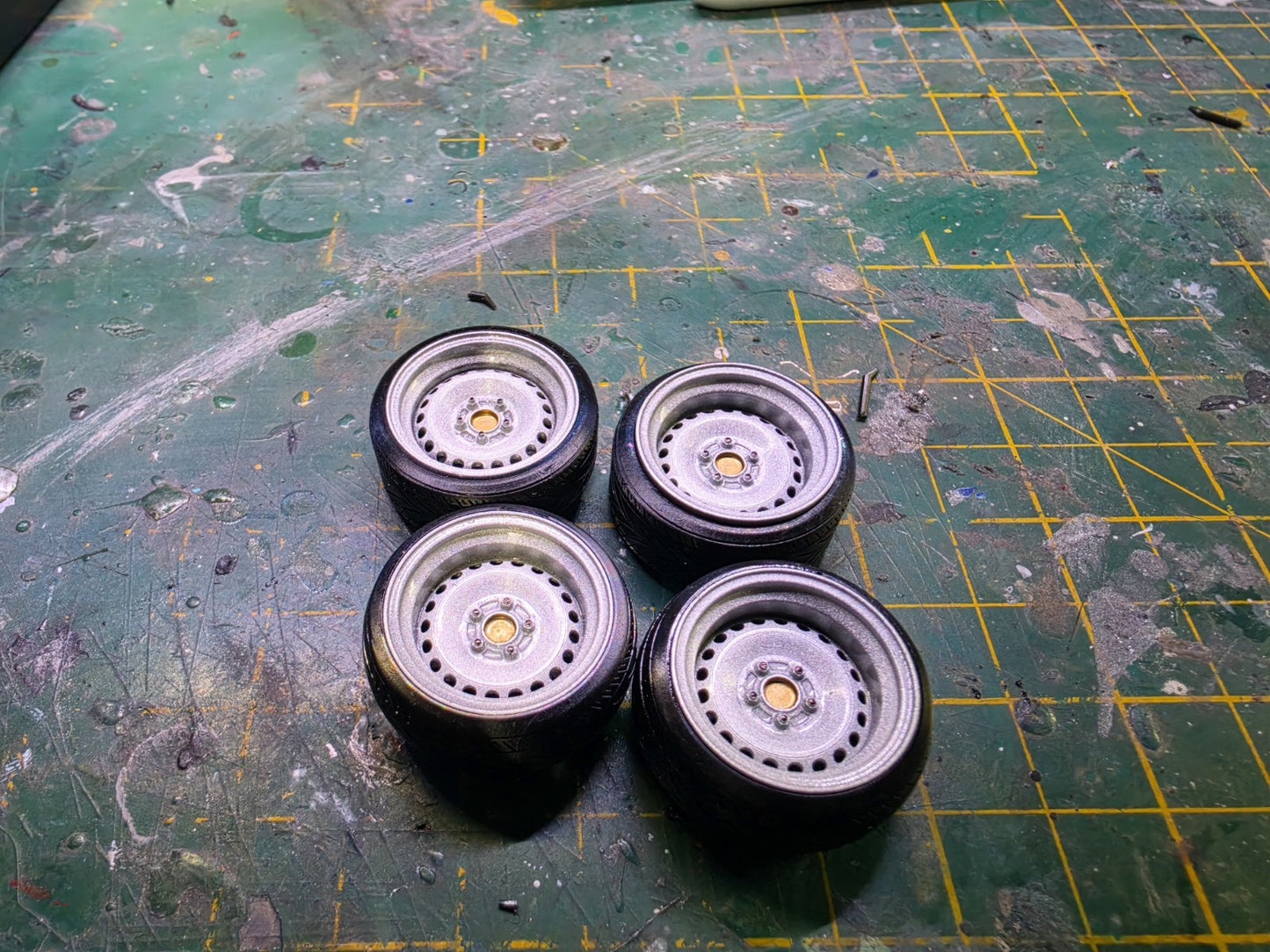 1/18 scale Banded Steels Stretched Tyre PRE-PAINTED Silver