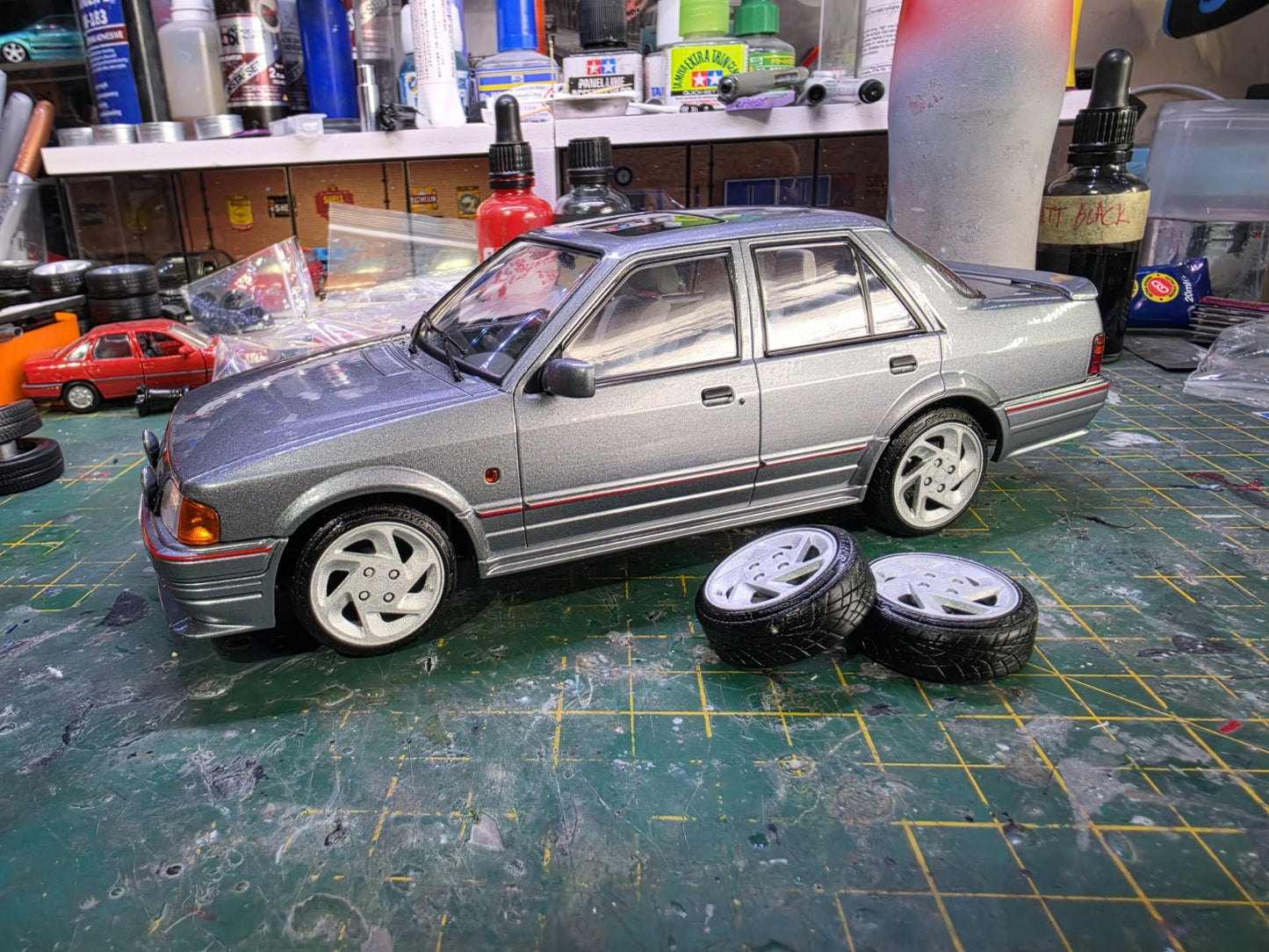 1/18 scale Ford Escort RS TURBO Wheels Pre-painted RUBBER Tyres & MCG OTTO HUBS
