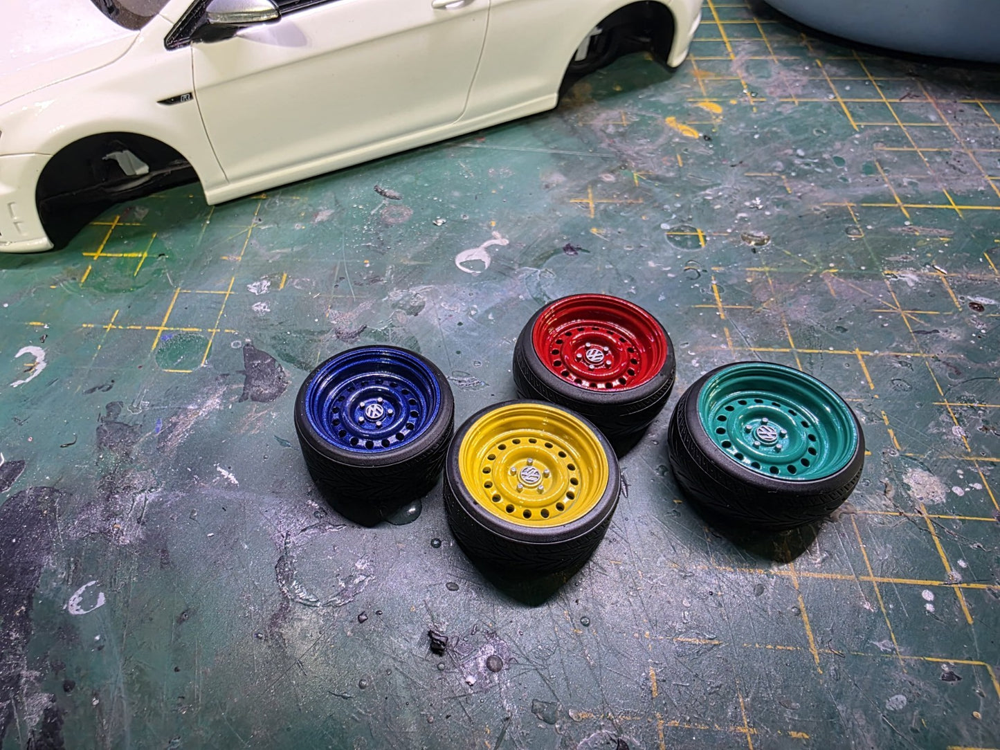1/18 scale Banded Steels Tyres PRE-PAINTED Harlequin colours