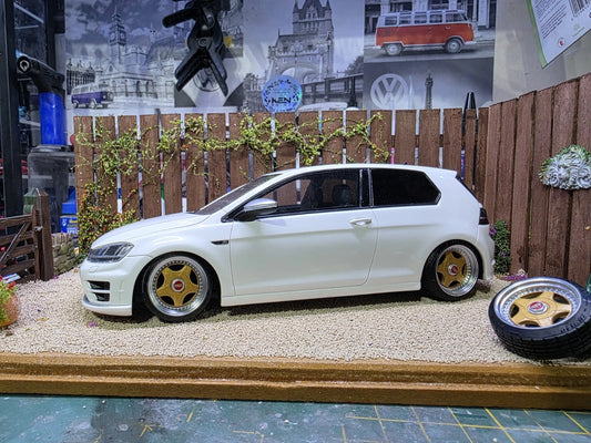 1/18 scale 18" BBS RF with STRETCHED Tyres PRE-PAINTED GOLD