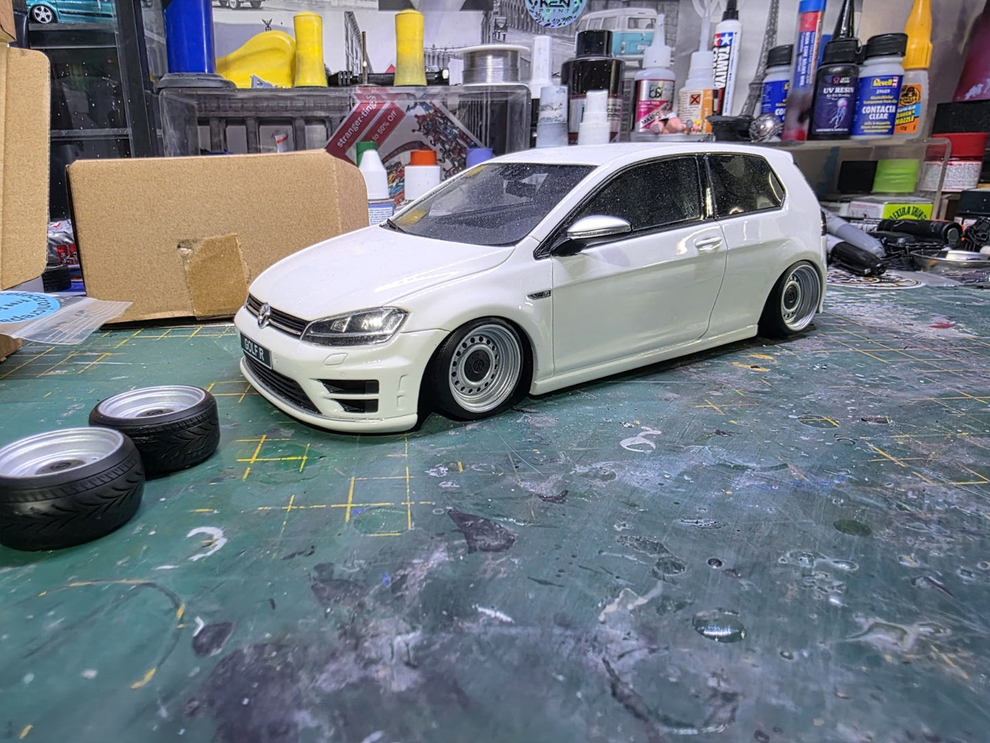 1/18 scale Banded Steels Stretched Tyre PRE-PAINTED Silver