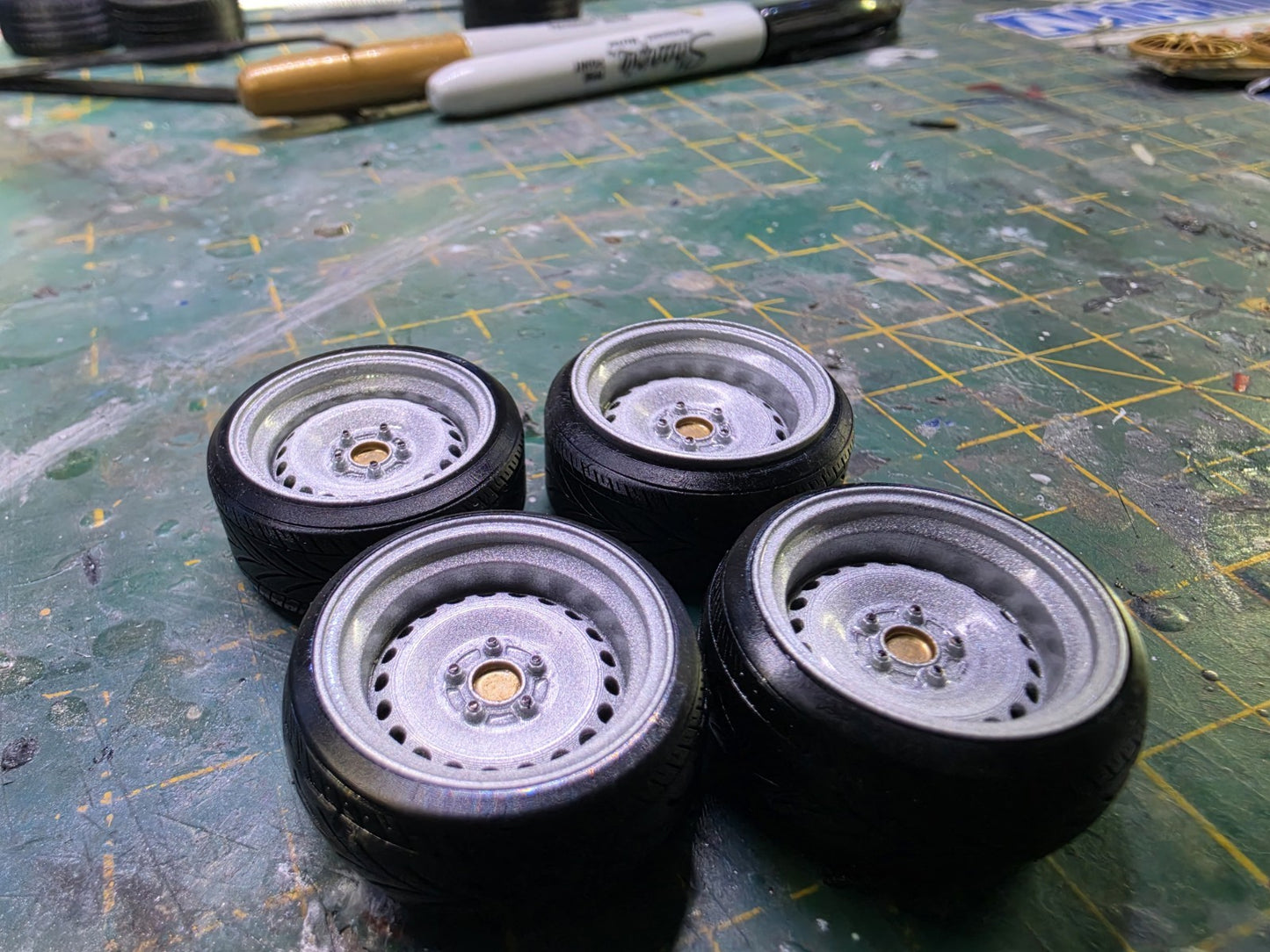 1/18 scale Banded Steels Stretched Tyre PRE-PAINTED Silver