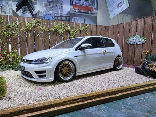 1/18 scale 18" BBS RS2 with STRETCHED Tyres PRE-PAINTED GOLD