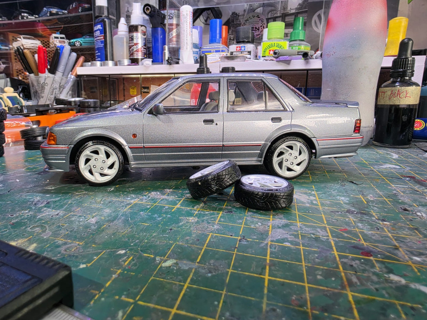 1/18 scale Ford Escort RS TURBO Wheels Pre-painted RUBBER Tyres & MCG OTTO HUBS