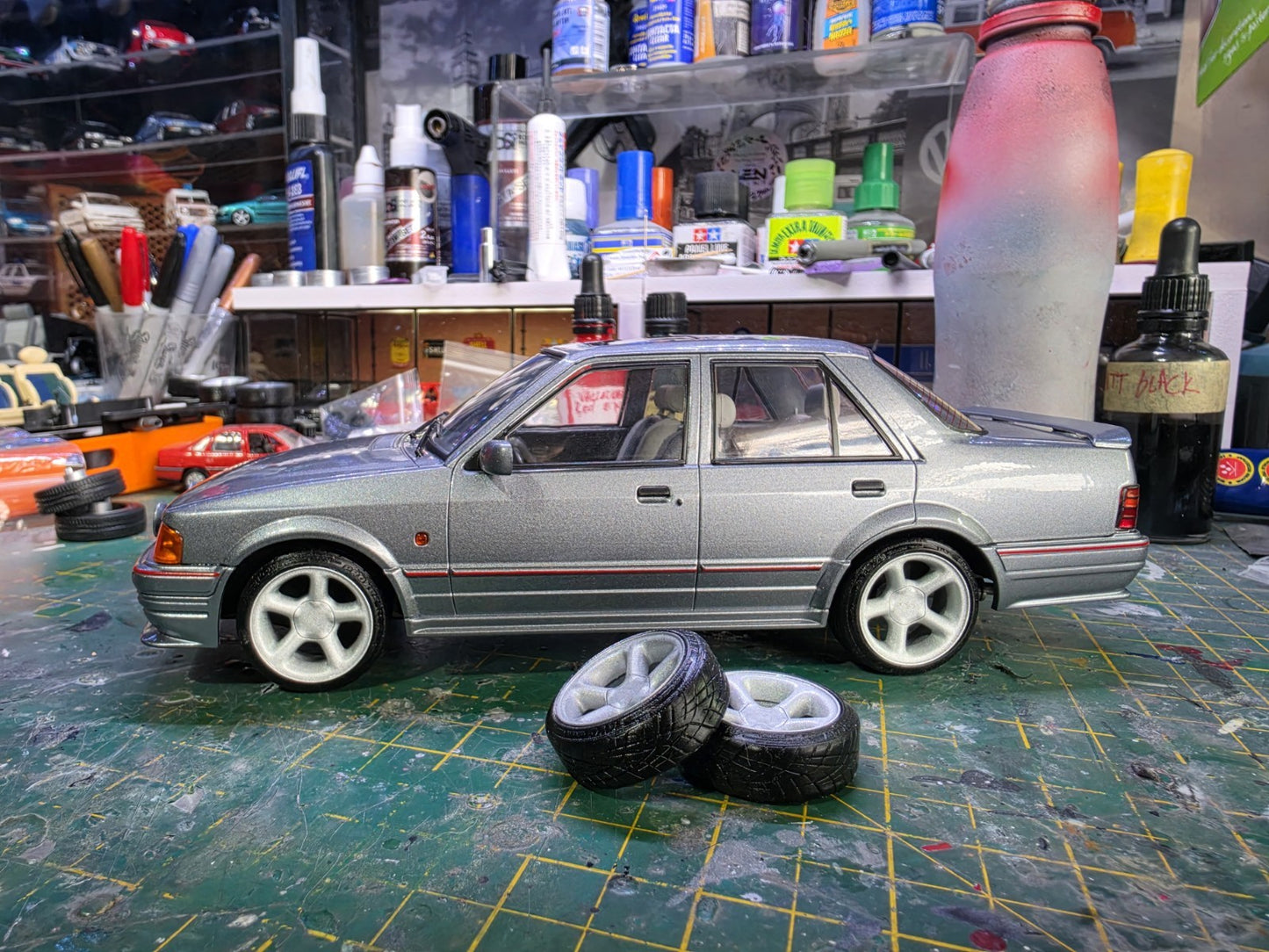 1/18 scale Ford Cosworth Wheels Pre-painted RUBBER Tyres & MCG OTTO HUBS