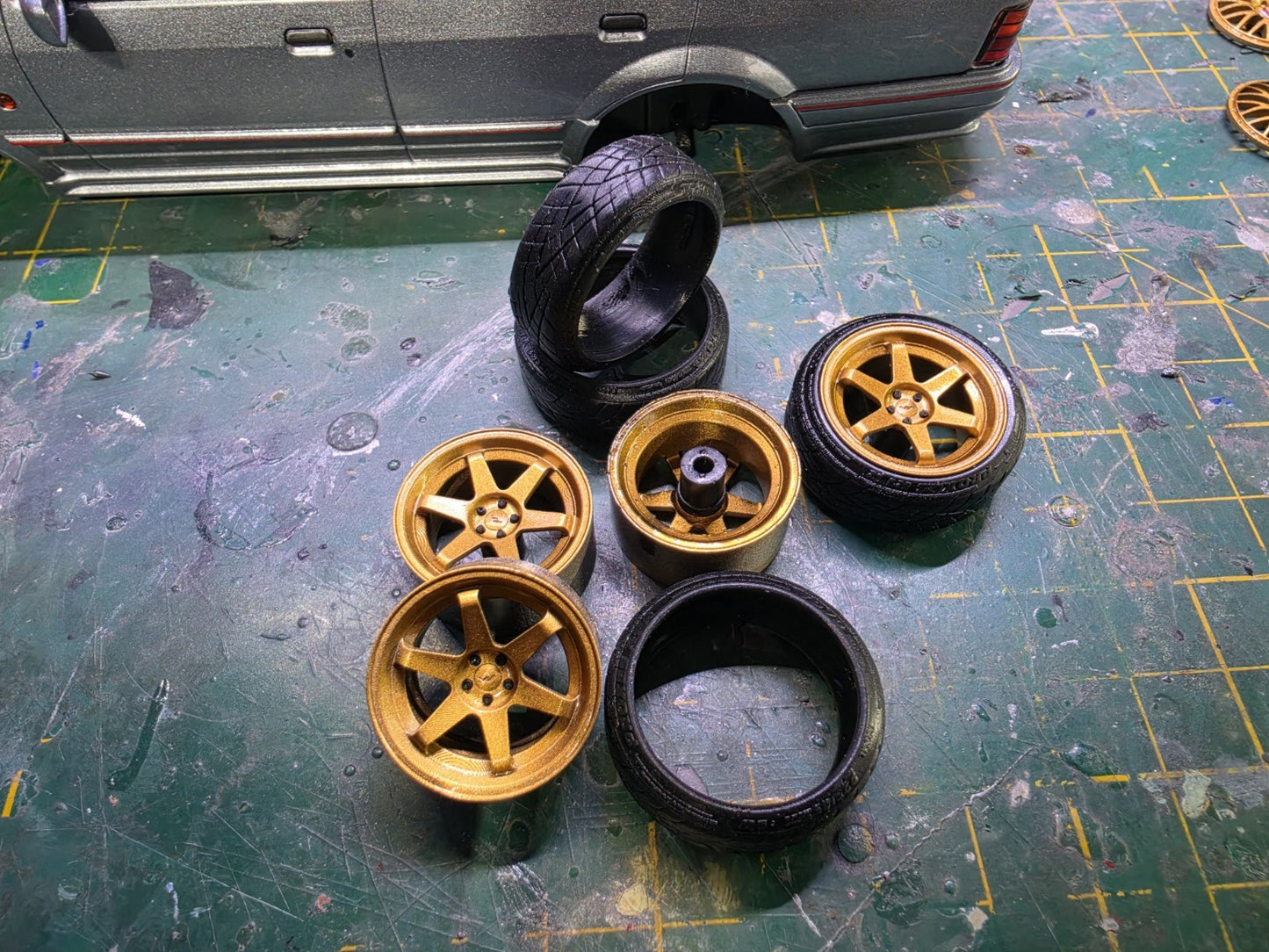 1/18 scale Japan Racing JR3 Wheels Pre-painted RUBBER Tyres & MCG OTTO HUBS
