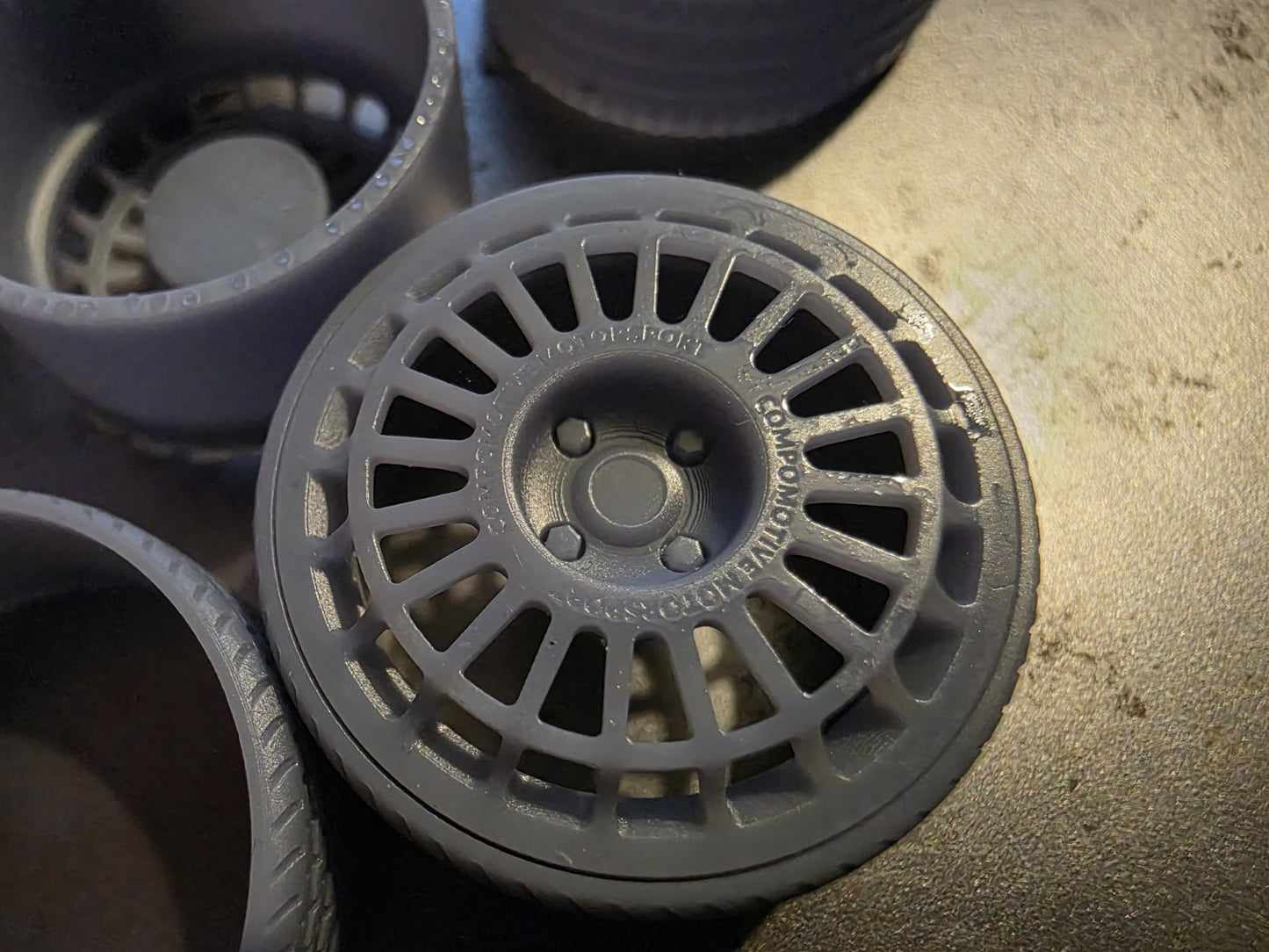 Compomotive TH2 with Low profile Tyres