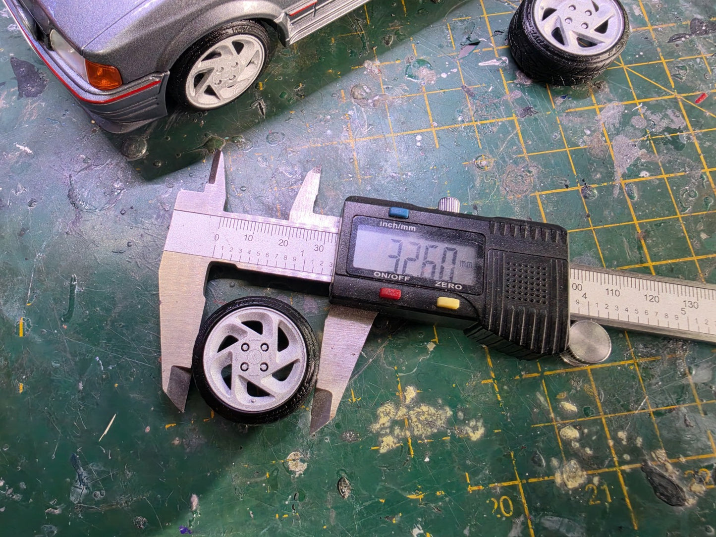 1/18 scale Ford Escort RS TURBO Wheels Pre-painted RUBBER Tyres & MCG OTTO HUBS