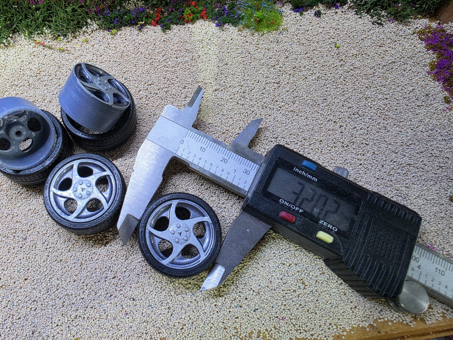 1/18 Scale MERCEDES ALPHARDS 3d Printed Wheels & Tyres ONLY Pre-painted