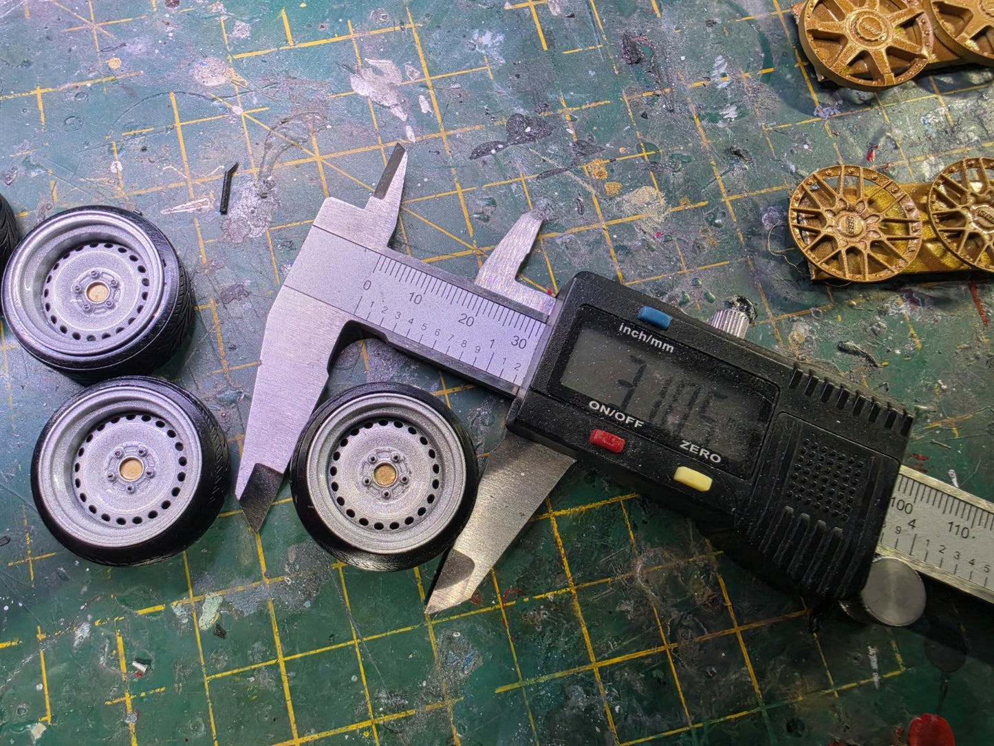 1/18 scale Banded Steels Stretched Tyre PRE-PAINTED Silver