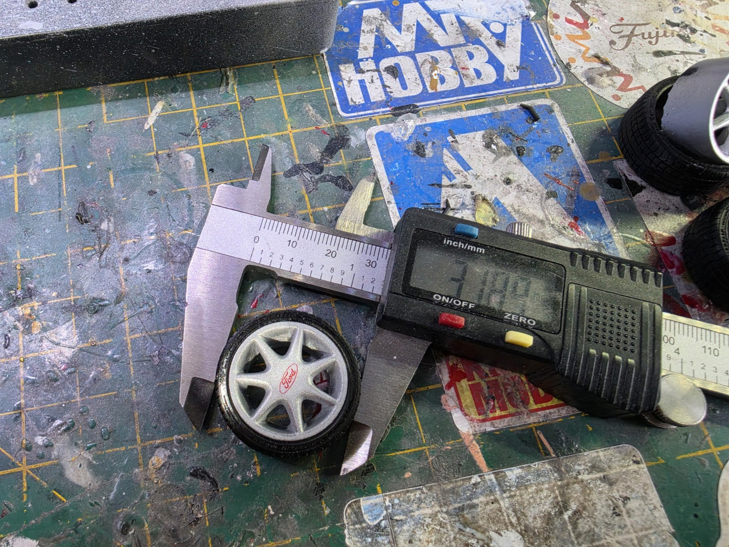 1/18 Scale Ford RS7 3d Printed Wheels & RESIN Tyres ONLY Pre-painted SILVER