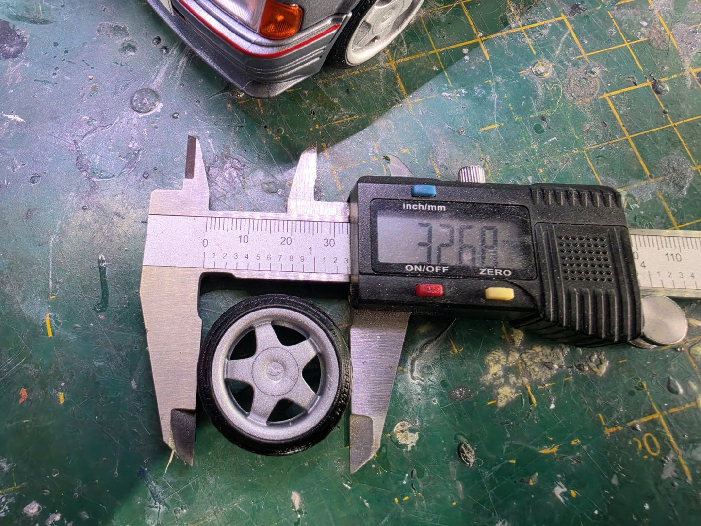 1/18 scale AEZ 5 Spoke Wheels Pre-painted RUBBER Tyres & MCG OTTO HUBS