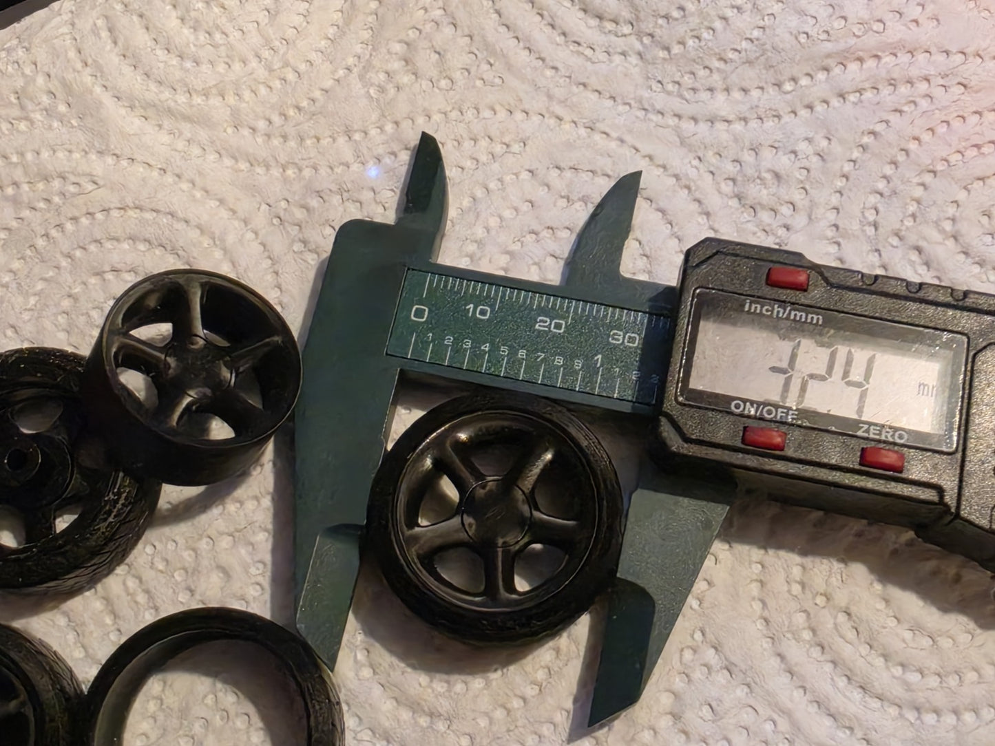 1/18 scale Ford Cosworth Wheels with Toyo RESIN Tyres & MCG OTTO HUBS