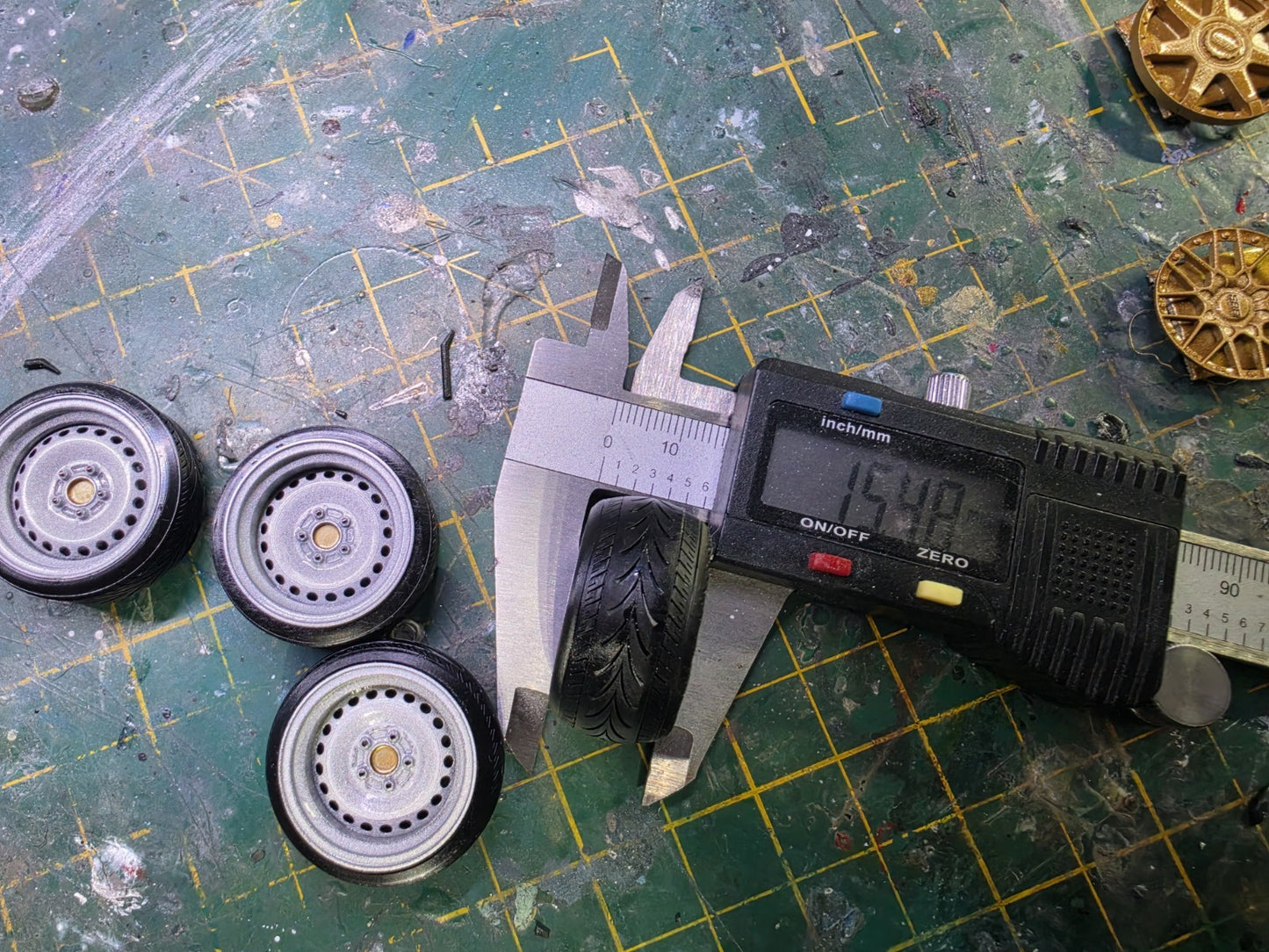 1/18 scale Banded Steels Stretched Tyre PRE-PAINTED Silver