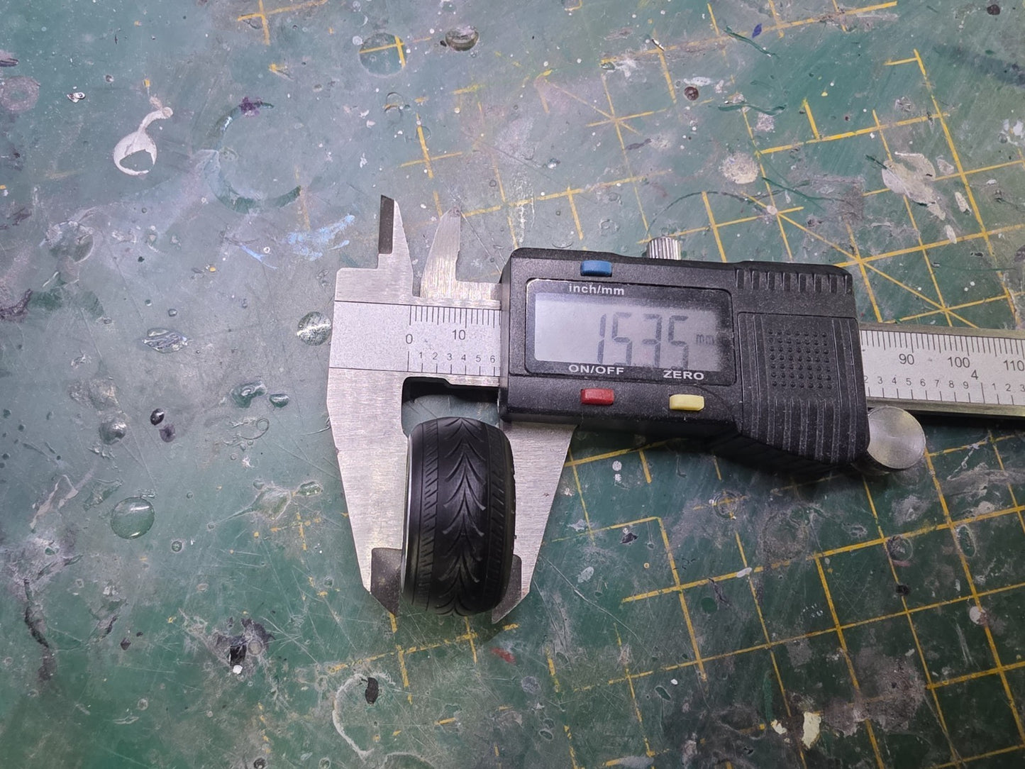 1/18 scale Banded Steels Stretched Tyre PRE-PAINTED Silver