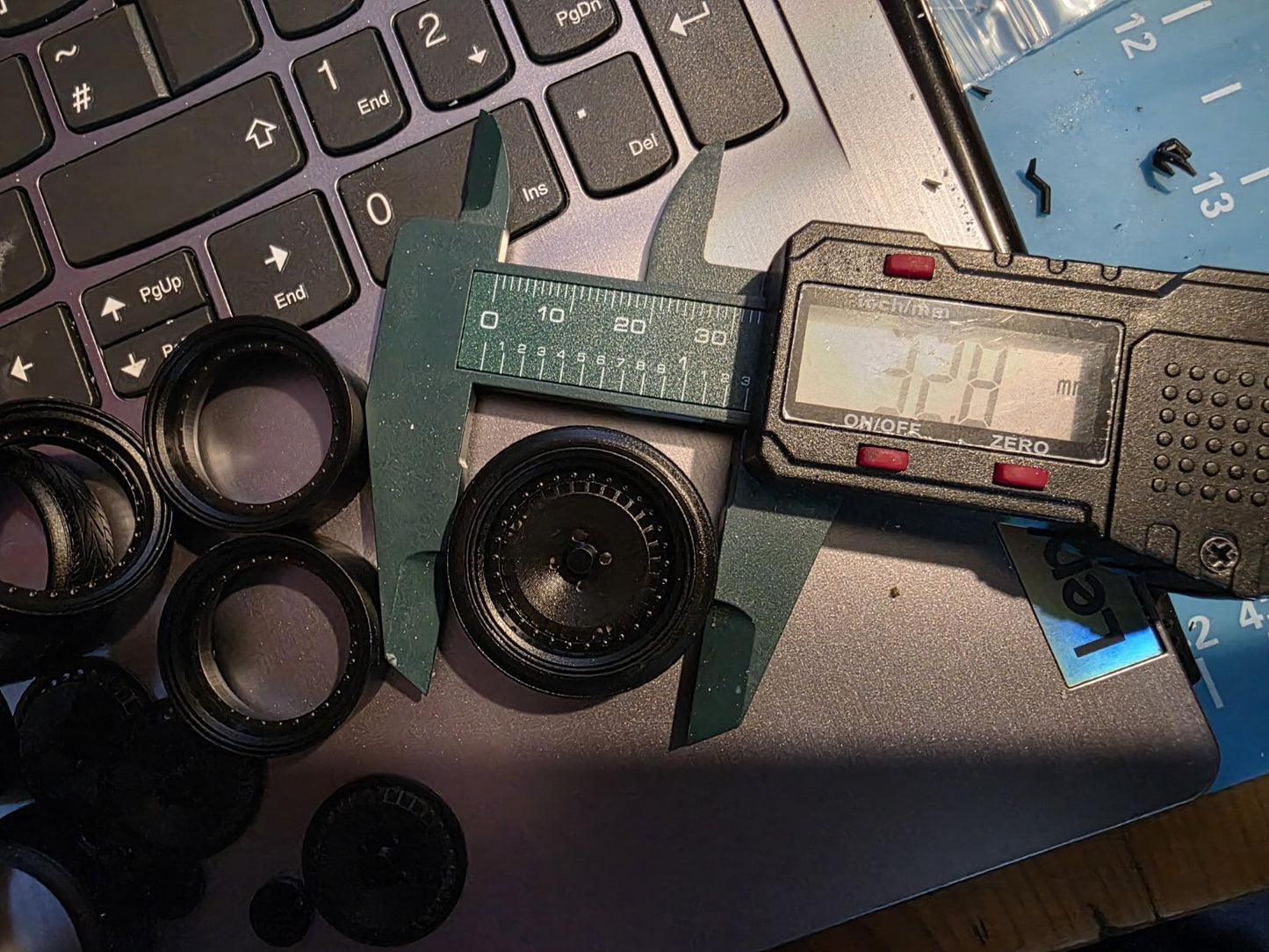 1/18 scale Schmidt TH Line