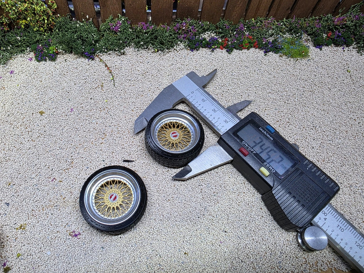 1/18 scale 18" BBS RS with STRETCHED Tyres PRE-PAINTED GOLD