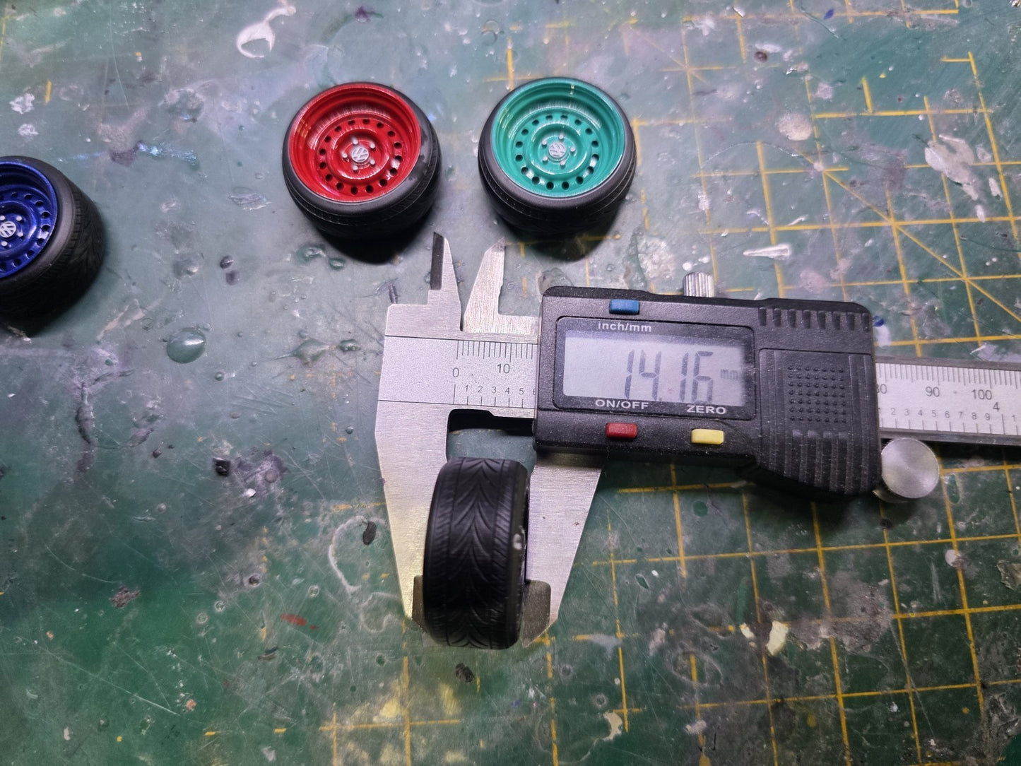 1/18 scale Banded Steels Tyres PRE-PAINTED Harlequin colours