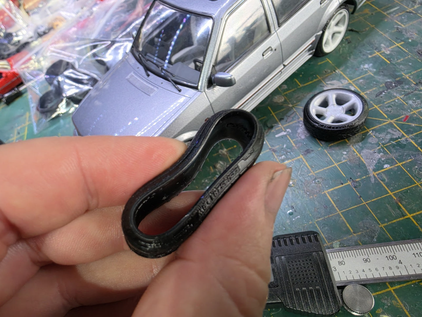 1/18 scale Ford Cosworth Wheels Pre-painted RUBBER Tyres & MCG OTTO HUBS