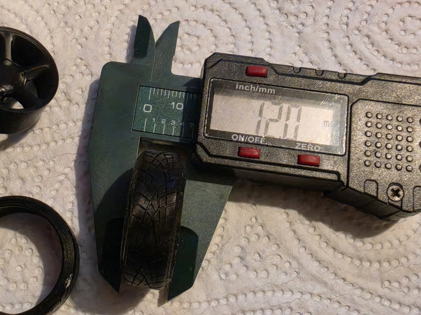 1/18 scale Ford Cosworth Wheels with Toyo RESIN Tyres & MCG OTTO HUBS