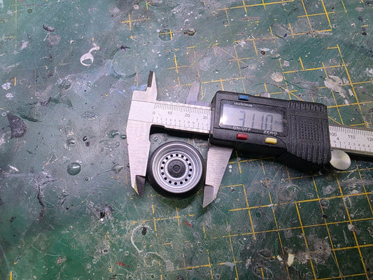 1/18 scale Banded Steels Stretched Tyre PRE-PAINTED Silver