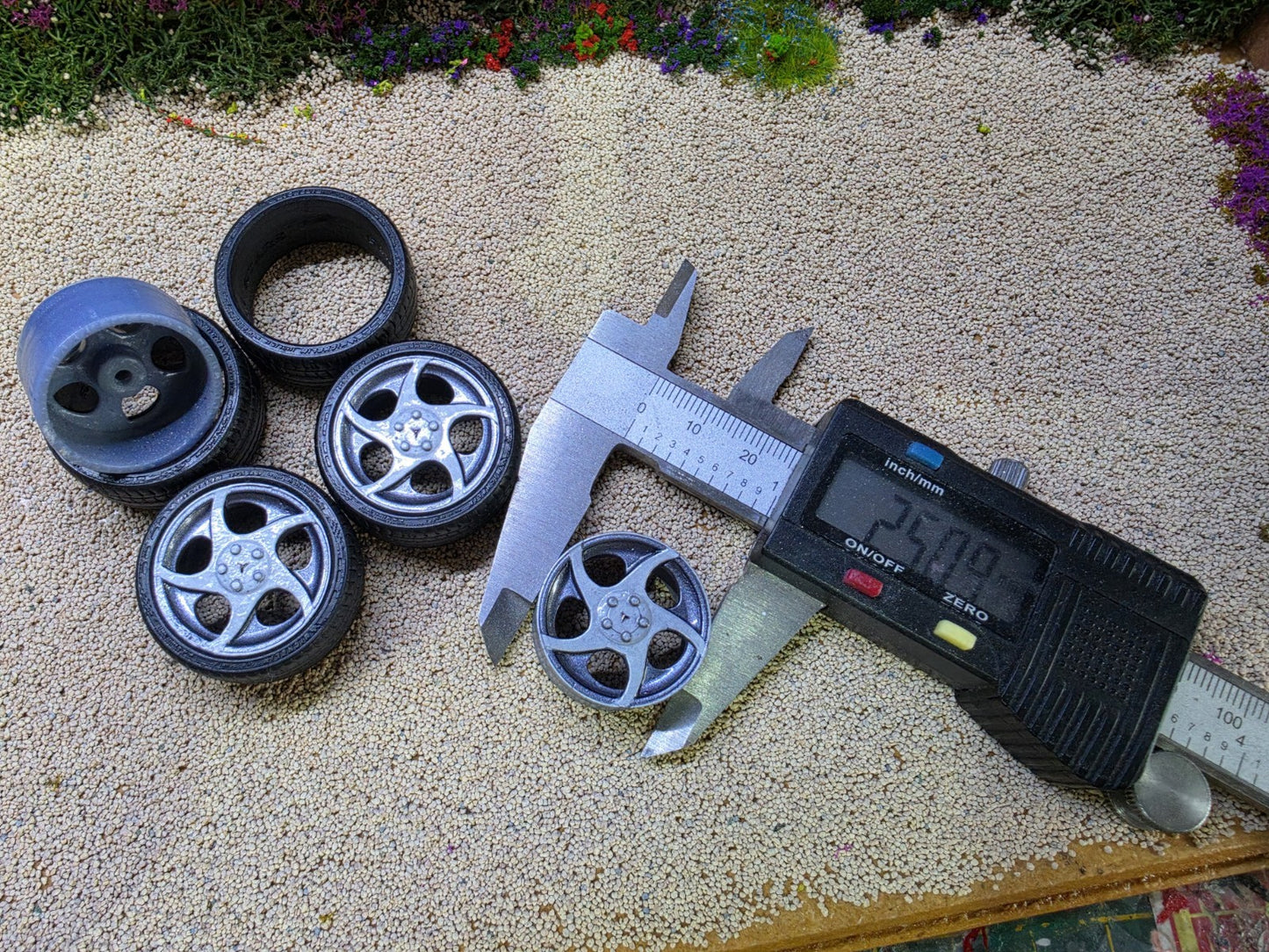 1/18 Scale MERCEDES ALPHARDS 3d Printed Wheels & Tyres ONLY Pre-painted