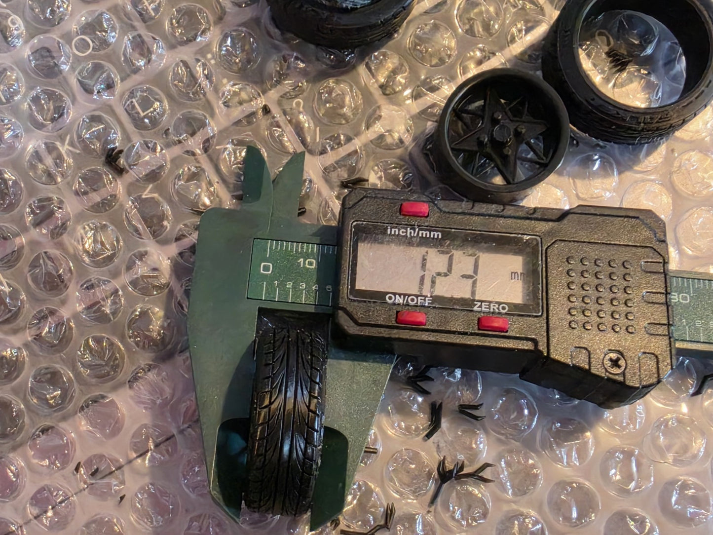 1/18 Scale OS Formula ASTROMAGS