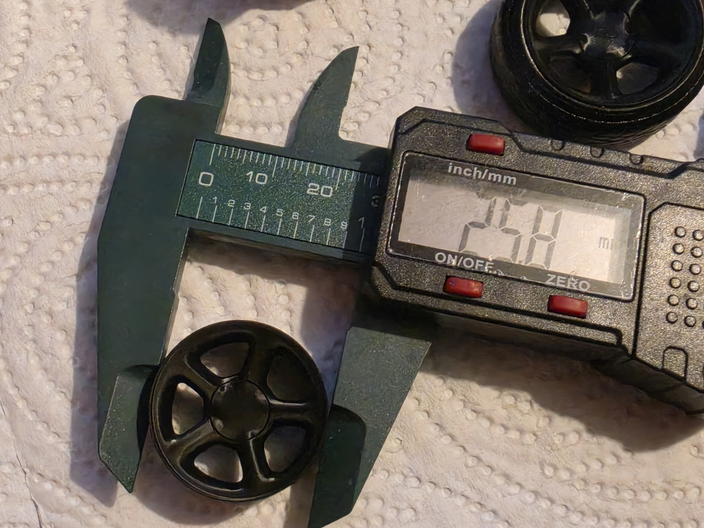 1/18 scale Ford Cosworth Wheels with Toyo Rubber Tyres & MCG OTTO HUBS
