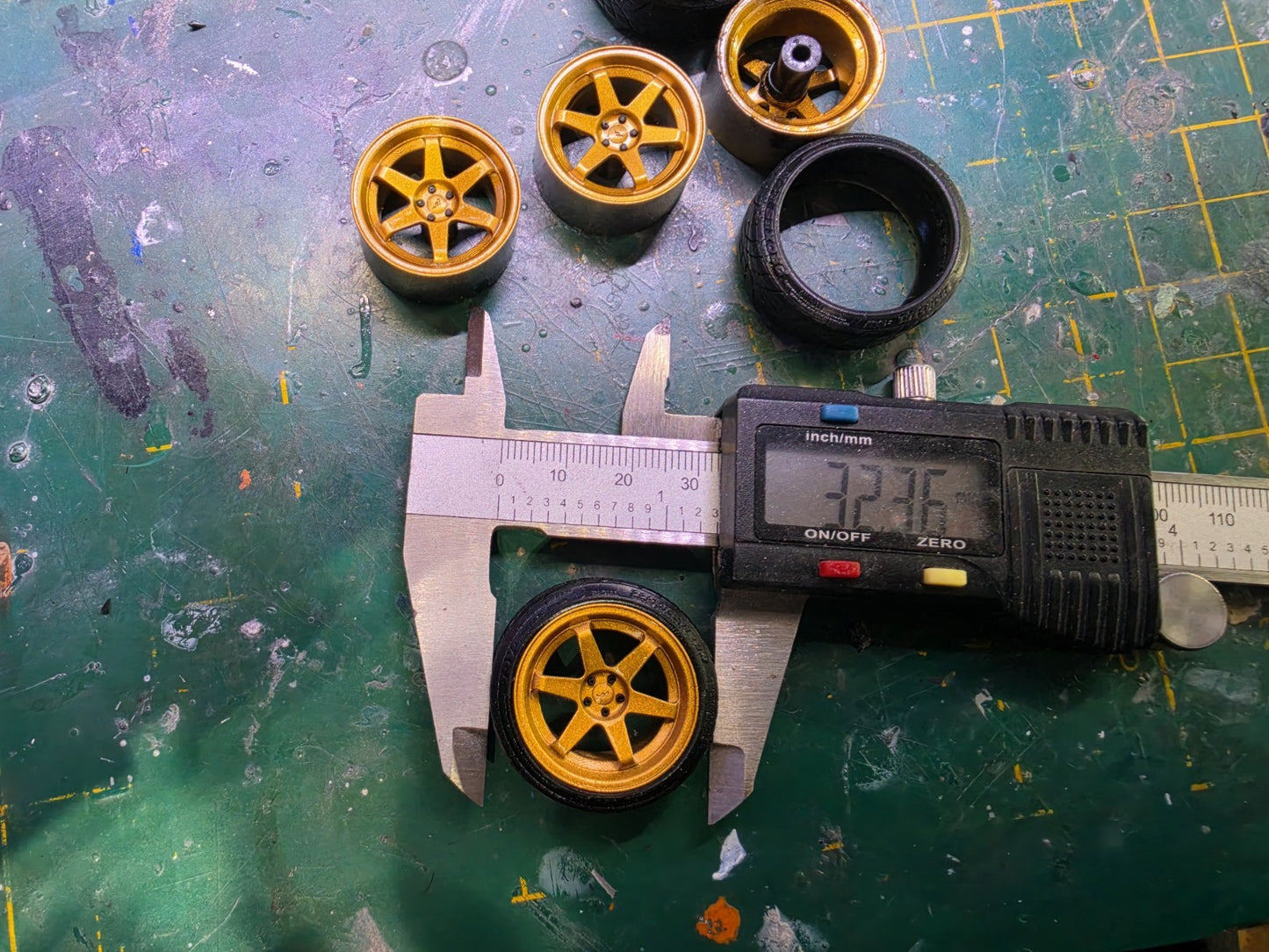 1/18 scale Japan Racing JR3 Wheels Pre-painted RUBBER Tyres & MCG OTTO HUBS