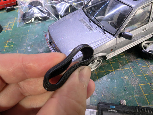 1/18 scale AEZ 5 Spoke Wheels Pre-painted RUBBER Tyres & MCG OTTO HUBS