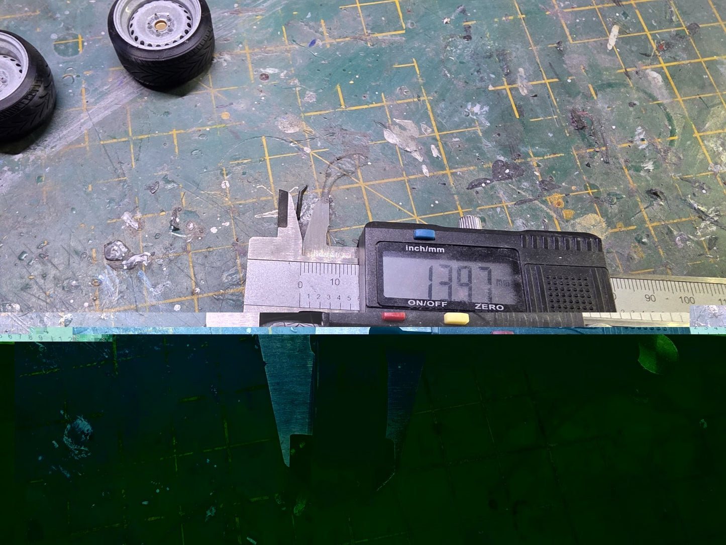 1/18 scale Banded Steels Stretched Tyre PRE-PAINTED Silver