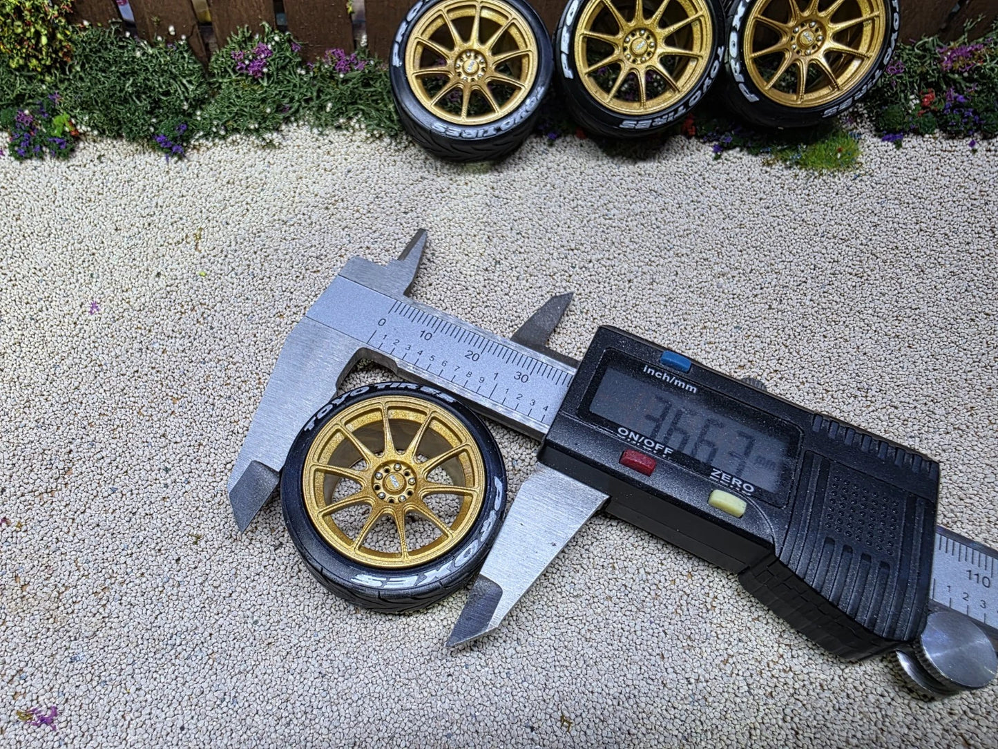 1/18 scale XXR 527 with TOYO TRACK Tyres painted Set