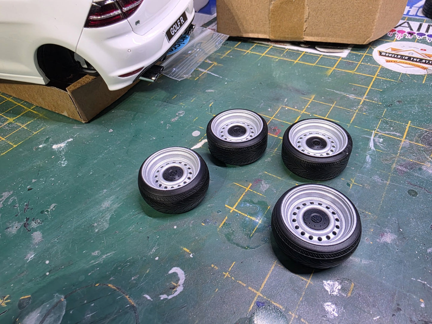 1/18 scale Banded Steels Stretched Tyre PRE-PAINTED Silver