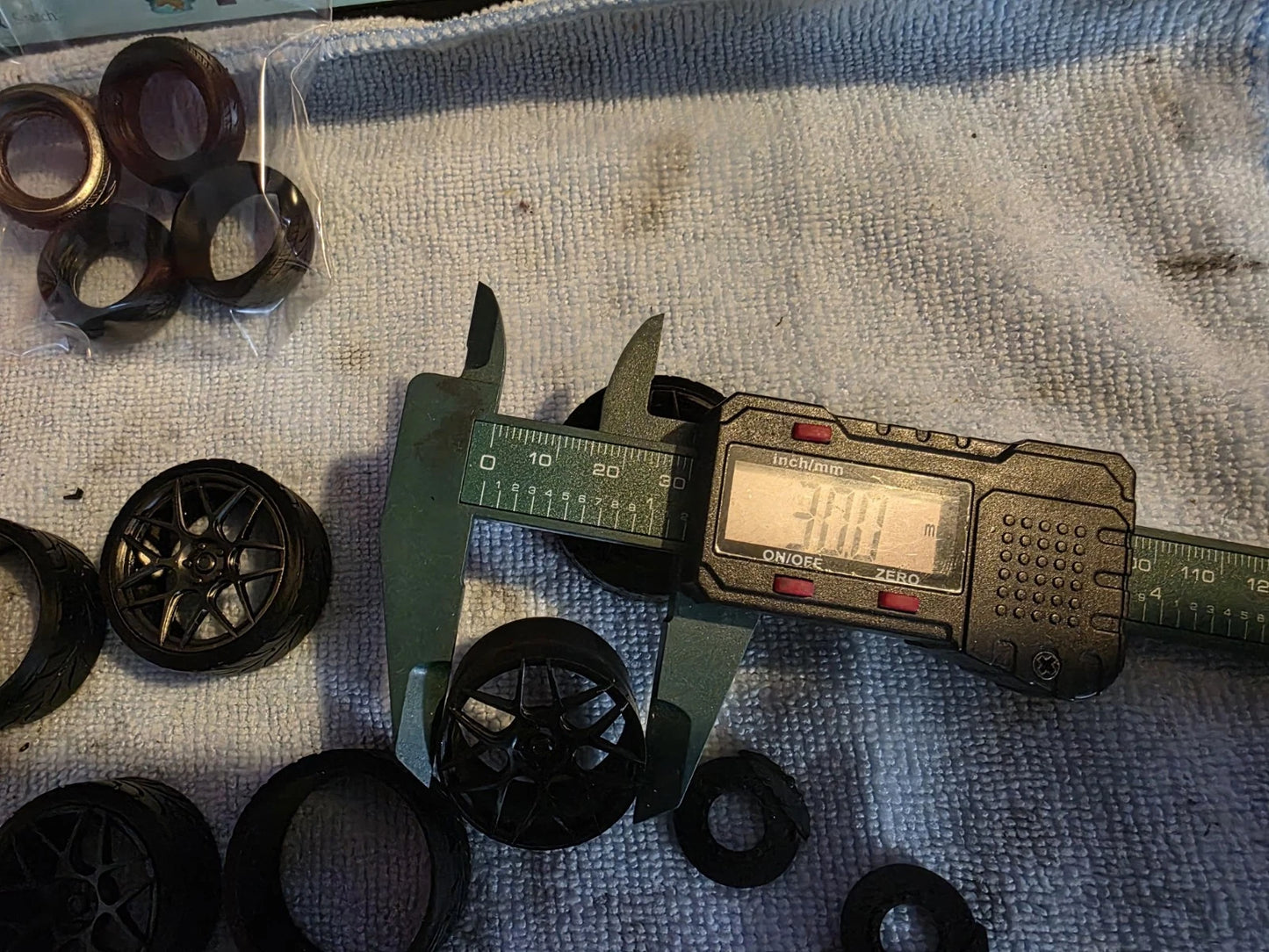 1/18 scale HRE FF01 37mm