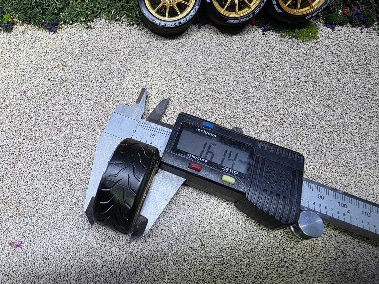1/18 scale XXR 527 with TOYO TRACK Tyres painted Set
