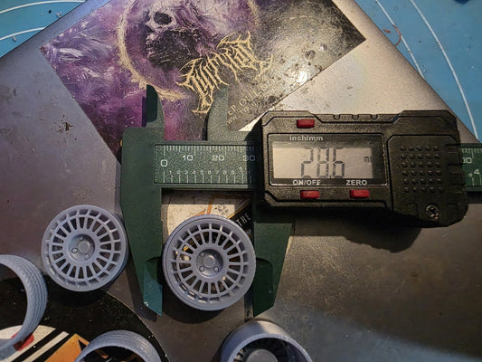 Compomotive TH2 with Low profile Tyres