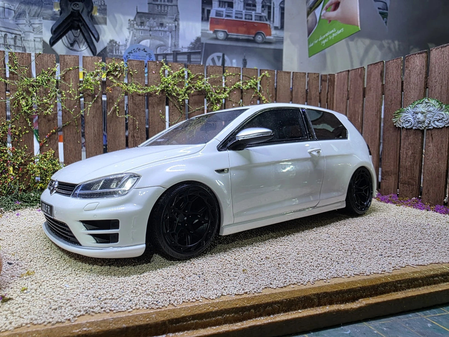 1/18 scale Rohana RFX19