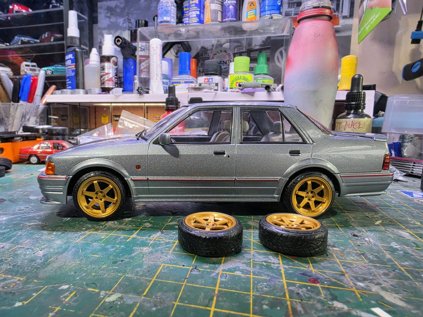 1/18 scale Japan Racing JR3 Wheels Pre-painted RUBBER Tyres & MCG OTTO HUBS