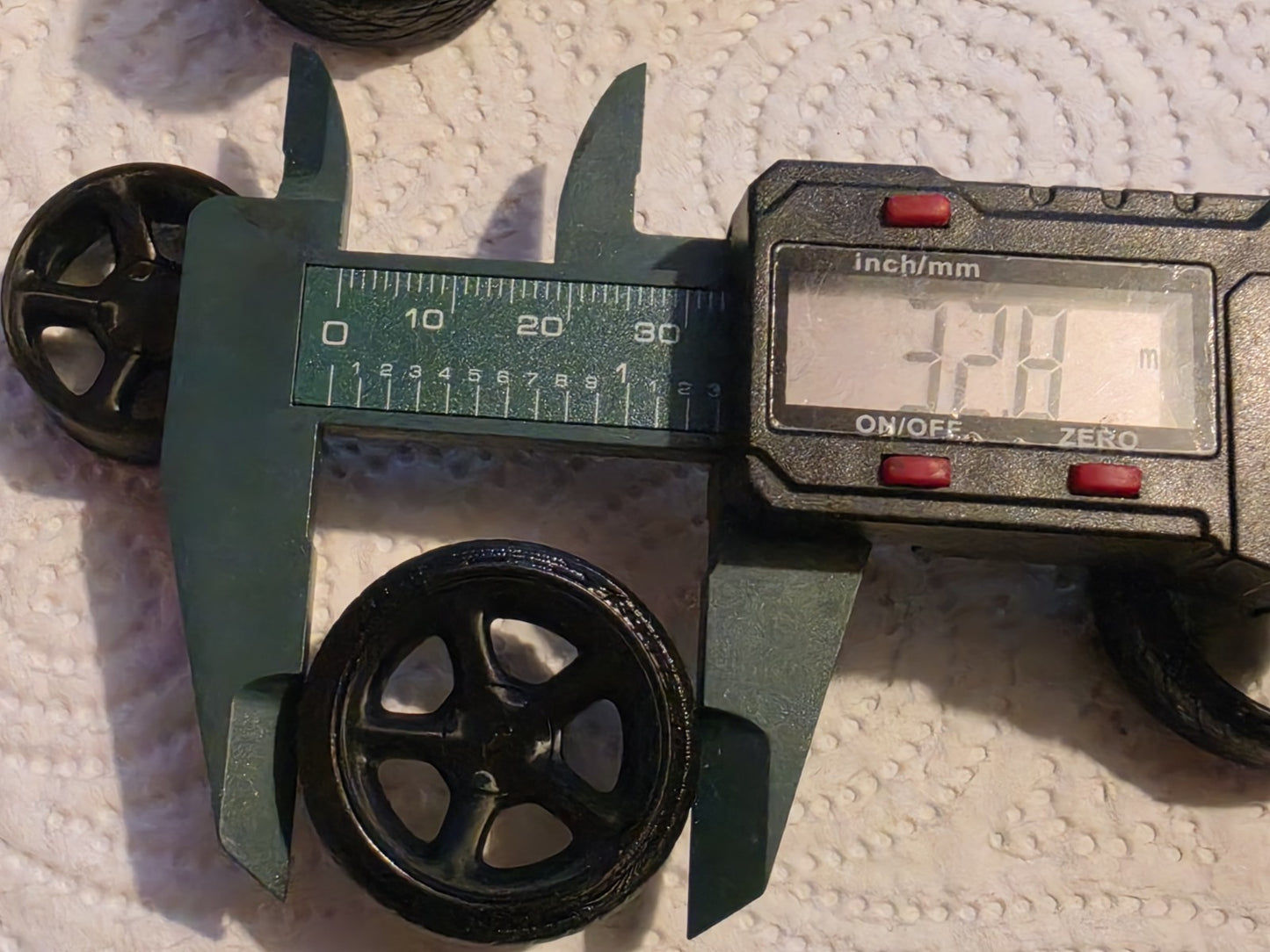 1/18 scale Ford Cosworth Wheels with Toyo Rubber Tyres & MCG OTTO HUBS