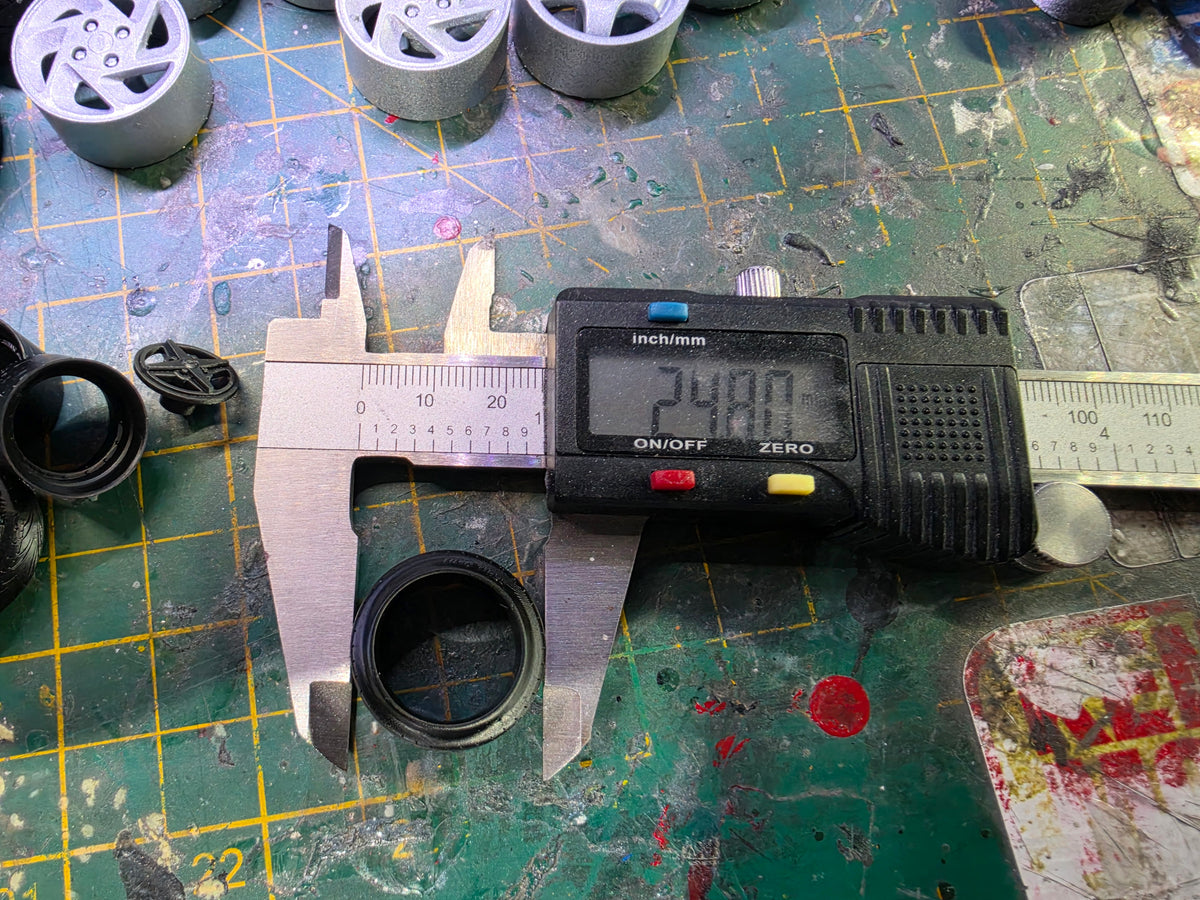 1/24 Work Equip 01 Wheels and Resin Tyres