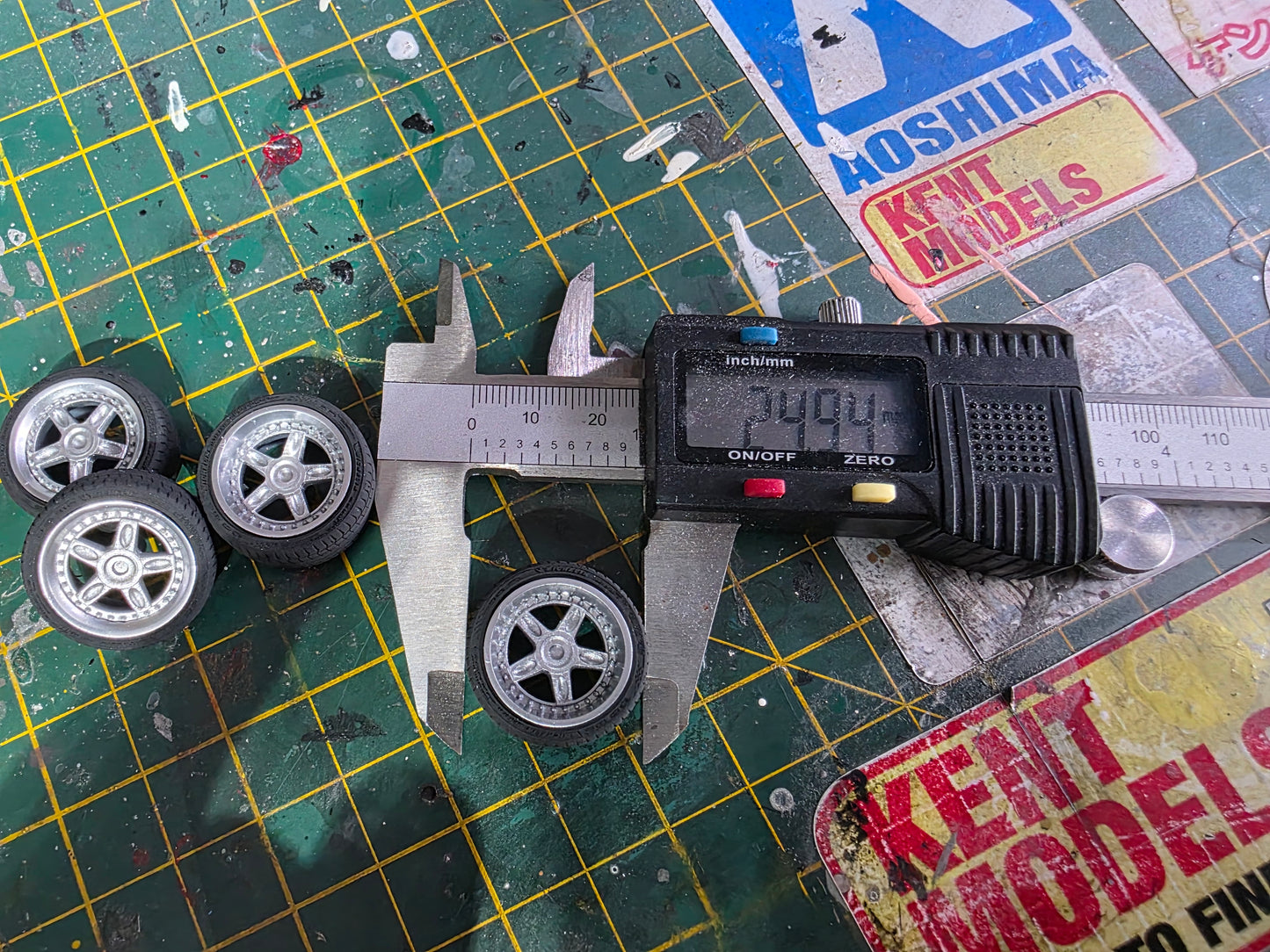 1/24 Volk CV Pro (Centre Caps Missing)